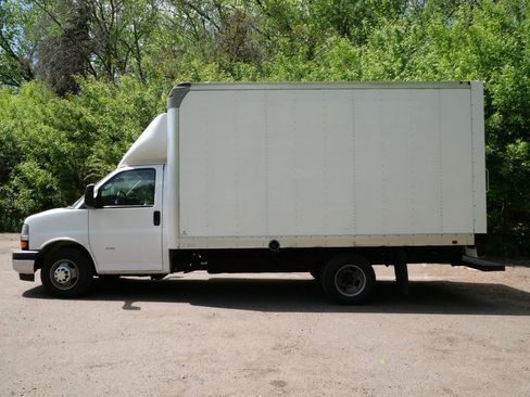 Used 2019 Chevrolet Express 3500 w/ Power Convenience Package RWD image 4