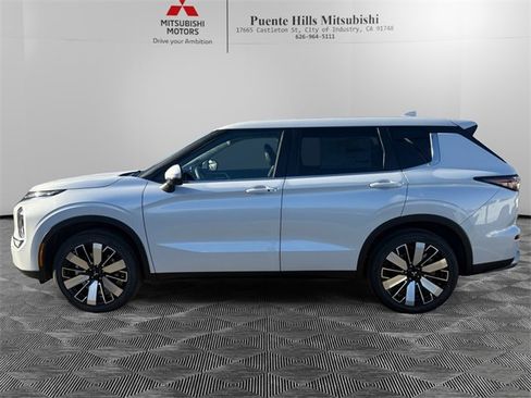 New 2026 Mitsubishi Outlander SE image 8