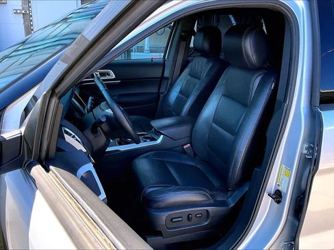 Used 2014 Ford Explorer XLT w/ Equipment Group 202A image 8