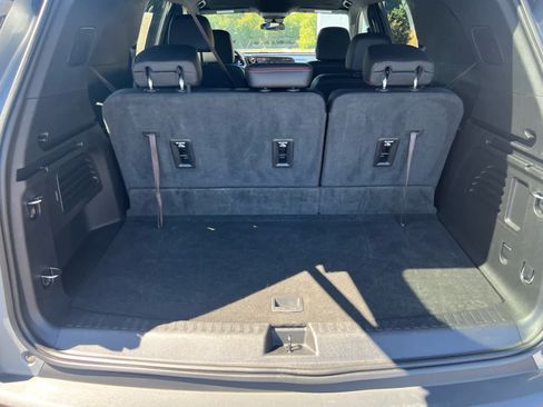 Used 2025 Chevrolet Traverse Z71 AWD/4WD image 11