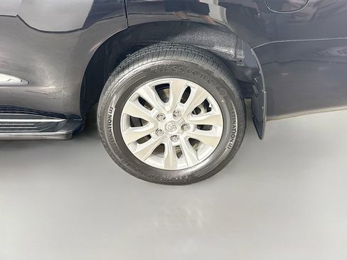 Certified 2019 Toyota Sequoia Platinum image 20