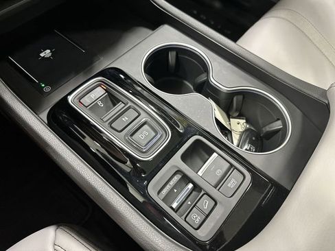 Used 2025 Honda Pilot Touring image 39