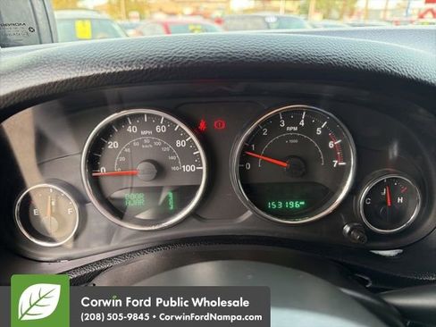 Used 2014 Jeep Wrangler Unlimited Sahara w/ Connectivity Group AWD/4WD image 18
