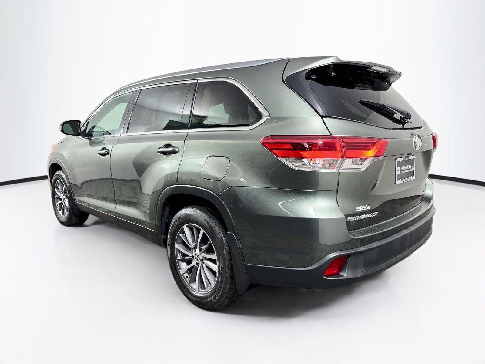 Used 2019 Toyota Highlander XLE AWD/4WD image 5