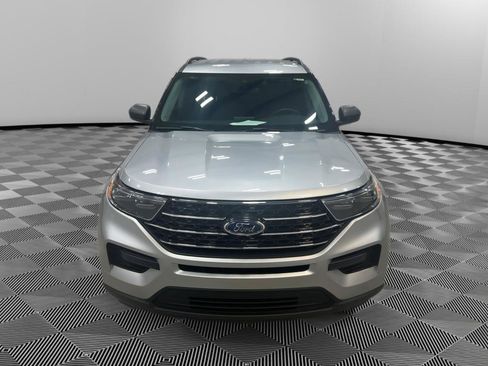Certified 2024 Ford Explorer XLT RWD image 3