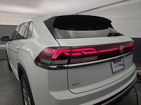 Used 2024 Volkswagen Atlas Cross Sport SEL R-Line AWD/4WD image 15