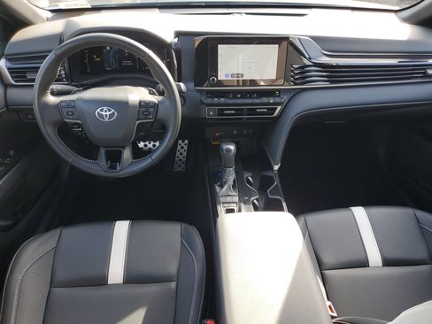 Used 2025 Toyota Camry SE FWD image 10