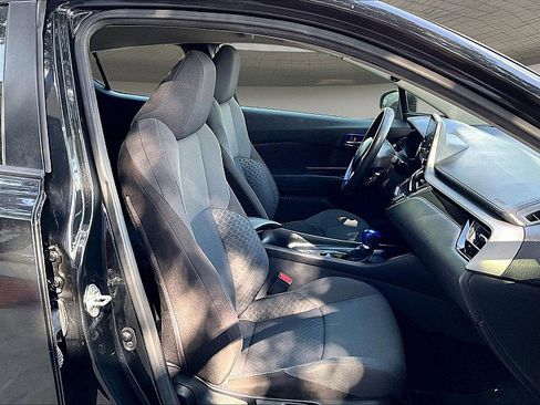 Used 2020 Toyota C-HR LE FWD image 6