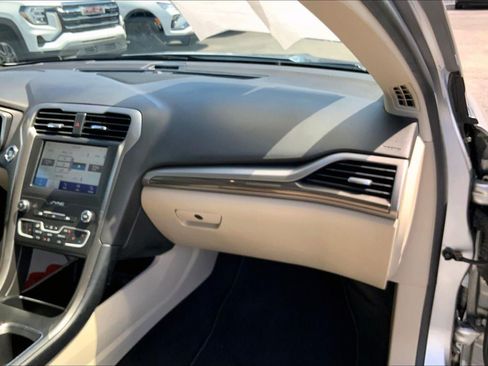 Used 2020 Ford Fusion SEL FWD image 15