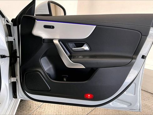 Used 2023 Mercedes-Benz CLA 250 4MATIC image 19