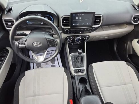Used 2024 Hyundai Venue SEL image 9