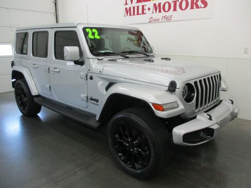 Used 2022 Jeep Wrangler Unlimited Sahara image 1