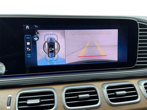 Used 2025 Mercedes-Benz GLS 450 4MATIC image 31