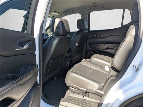 Used 2023 GMC Acadia SLT image 18