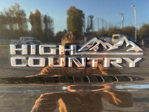 Used 2022 Chevrolet Silverado 2500 High Country image 18
