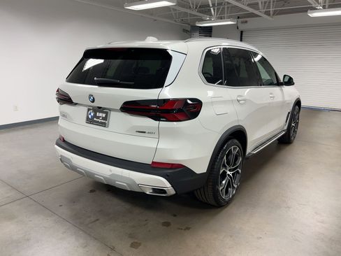 New 2026 BMW X5 sDrive40i image 8