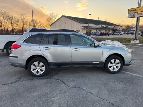 Used 2012 Subaru Outback 2.5i Limited w/ Moonroof Pkg image 8