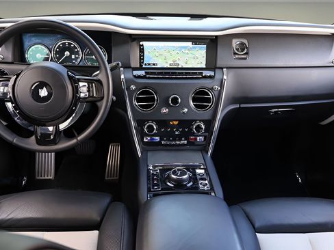 Certified 2022 Rolls-Royce Cullinan AWD/4WD image 4