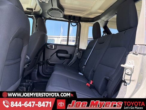 Used 2023 Jeep Wrangler Unlimited Sport image 27