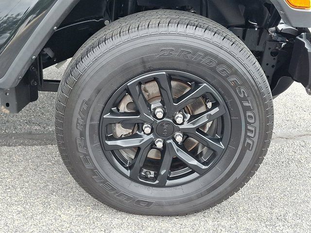 Certified 2023 Jeep Gladiator Sport AWD/4WD image 11