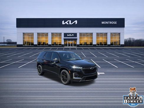 Used 2023 Chevrolet Traverse LT w/ Midnight/Sport Edition AWD/4WD image 3