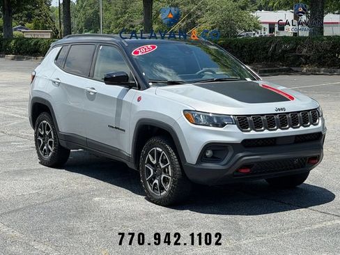 Used 2025 Jeep Compass Trailhawk AWD/4WD image 1