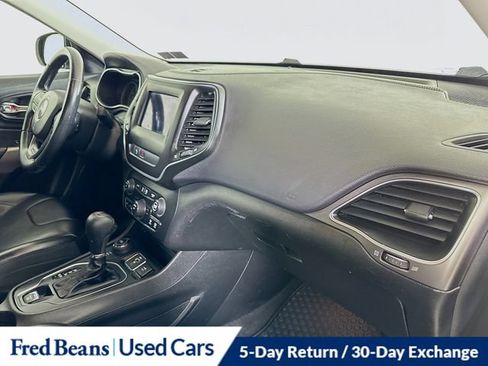 Used 2019 Jeep Cherokee Latitude Plus w/ Cold Weather Group AWD/4WD image 35