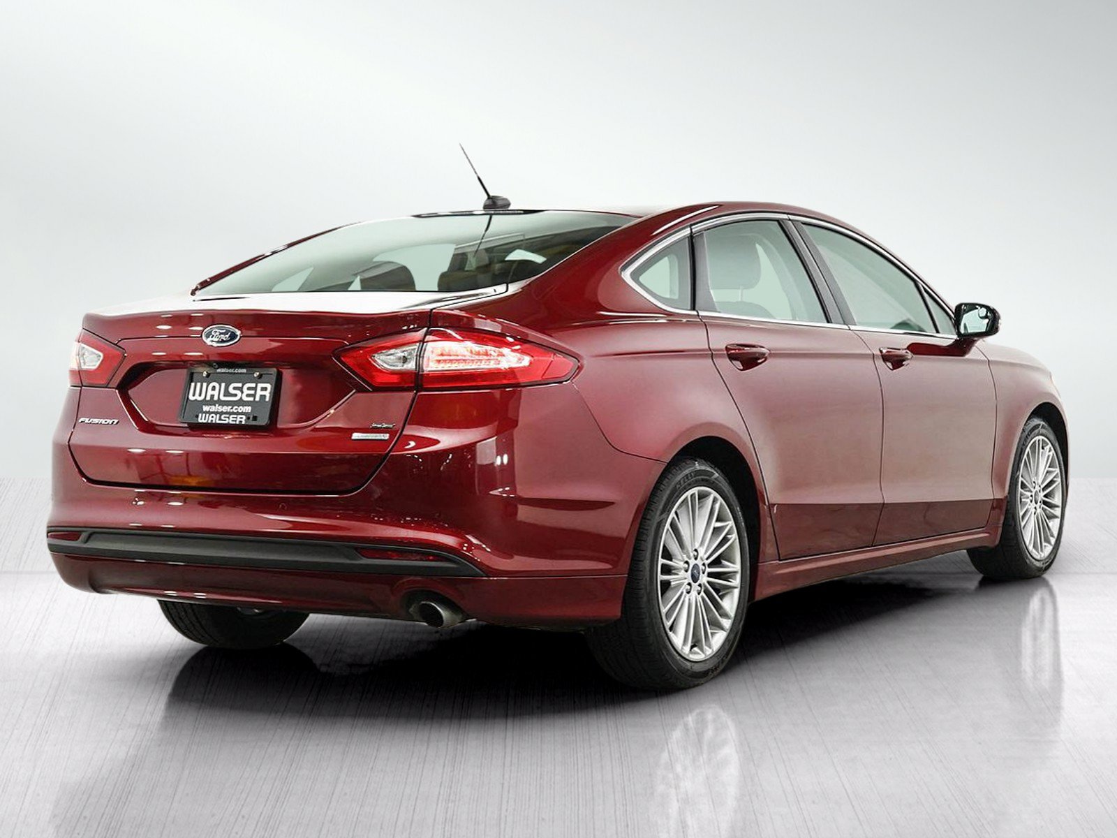 Used 2015 Ford Fusion SE w/ Equipment Group 202A FWD image 5