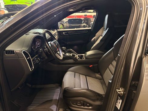 Used 2022 Porsche Cayenne GTS AWD/4WD image 15