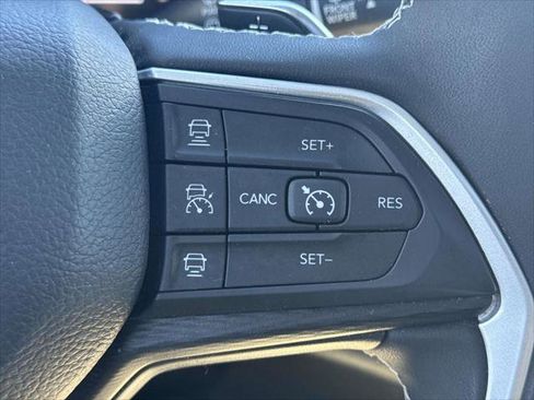 Certified 2023 Jeep Grand Cherokee L Laredo AWD/4WD image 22