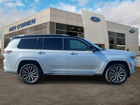 Used 2022 Jeep Grand Cherokee L Summit AWD/4WD image 6