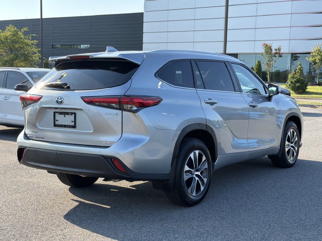 Used 2023 Toyota Highlander XLE AWD/4WD image 5
