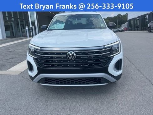 New 2026 Volkswagen Atlas Peak Edition image 2