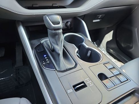 Used 2023 Toyota Highlander XLE FWD image 15