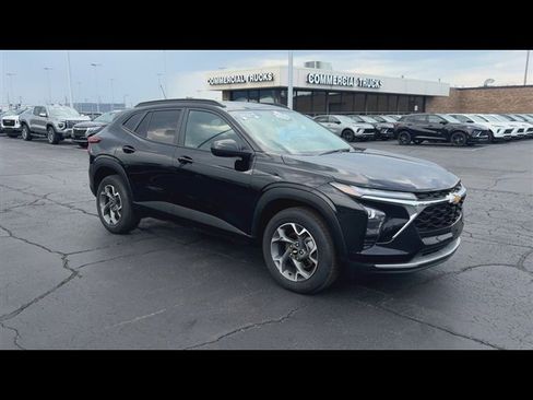 Certified 2024 Chevrolet Trax LT w/ Driver Confidence Package FWD image 2