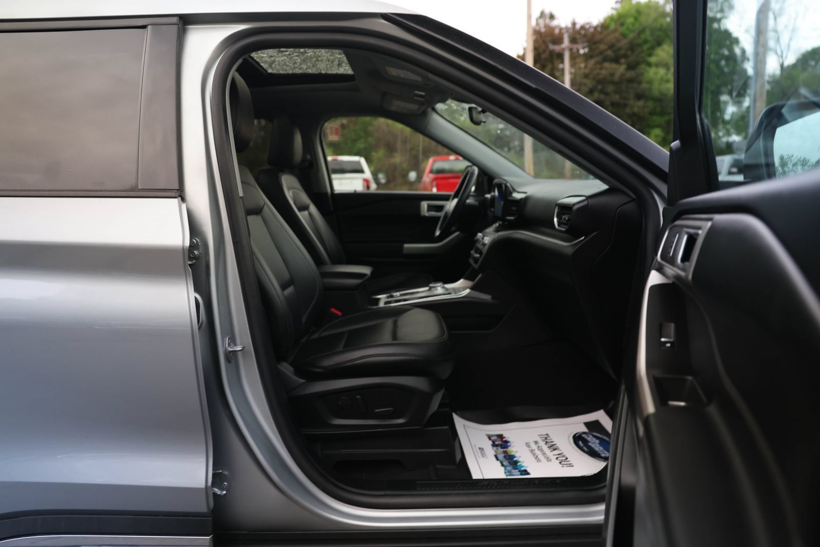 Certified 2023 Ford Explorer XLT w/ Equipment Group 202A AWD/4WD image 9