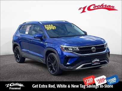 Used 2022 Volkswagen Taos SE w/ Panoramic Sunroof Package