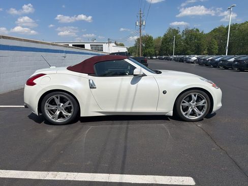 Used 2010 Nissan 370Z Touring w/ Sport Pkg RWD image 6