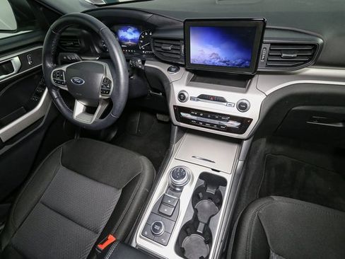 Used 2022 Ford Explorer XLT image 18