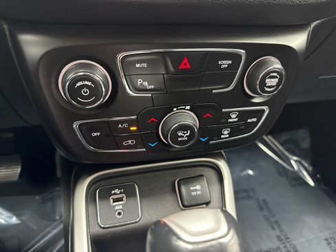 Used 2019 Jeep Compass Latitude w/ Safety & Security Group FWD image 30