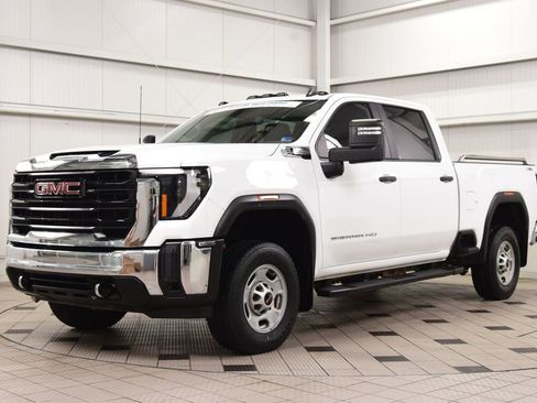 Used 2024 GMC Sierra 2500 Pro AWD/4WD image 3