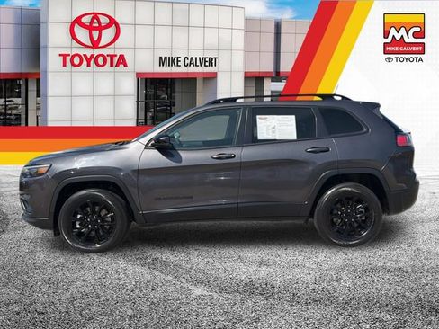 Used 2023 Jeep Cherokee Altitude Lux AWD/4WD image 2