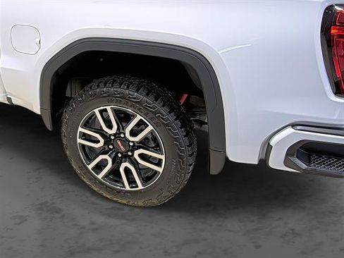 Used 2024 GMC Sierra 1500 AT4 w/ Technology Package AWD/4WD image 11