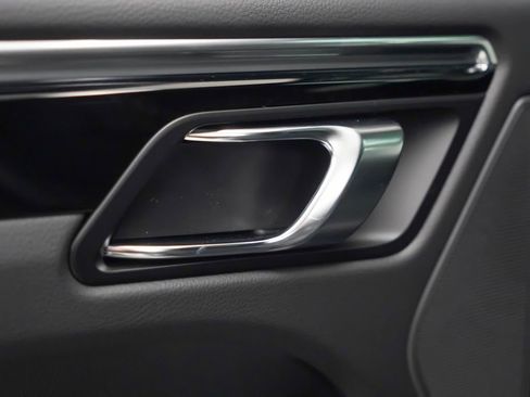 Certified 2026 Porsche Macan image 29