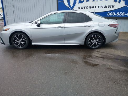 Used 2021 Toyota Camry SE FWD image 12
