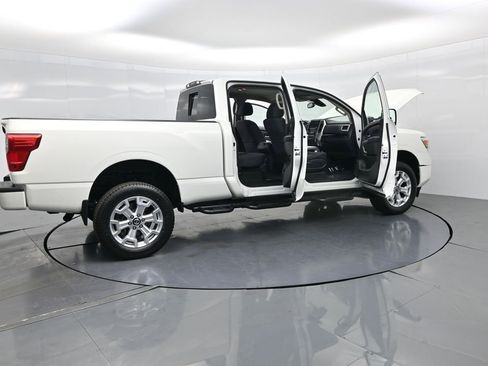 Used 2021 Nissan Titan SV w/ SV Convenience Package image 36