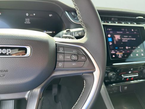 New 2025 Jeep Grand Cherokee Altitude image 30