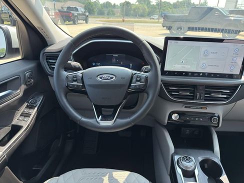 Used 2023 Ford Escape Platinum w/ Premium Technology Package image 16