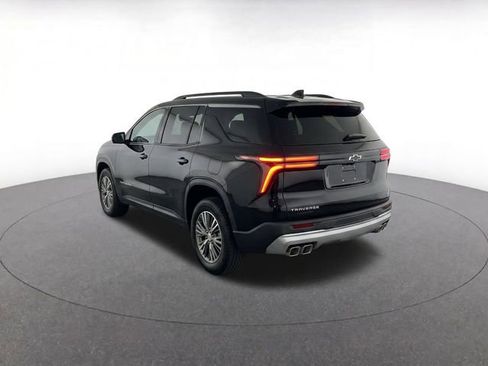 Used 2022 Chevrolet Traverse LT FWD image 5