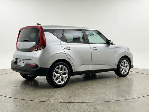 Used 2025 Kia Soul LX w/ LX Technology Package FWD image 9